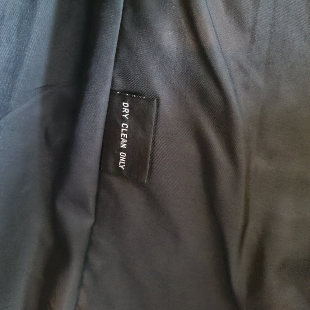 Men's Suit - Picture 3 of 8